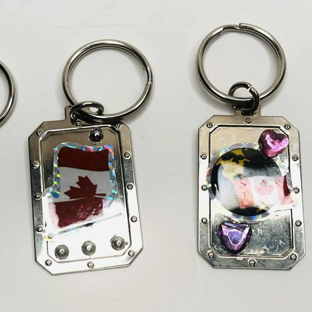Handmade Canadian Flag Metal Keychain Gift Souvenir NWT - Picture 3 of 7